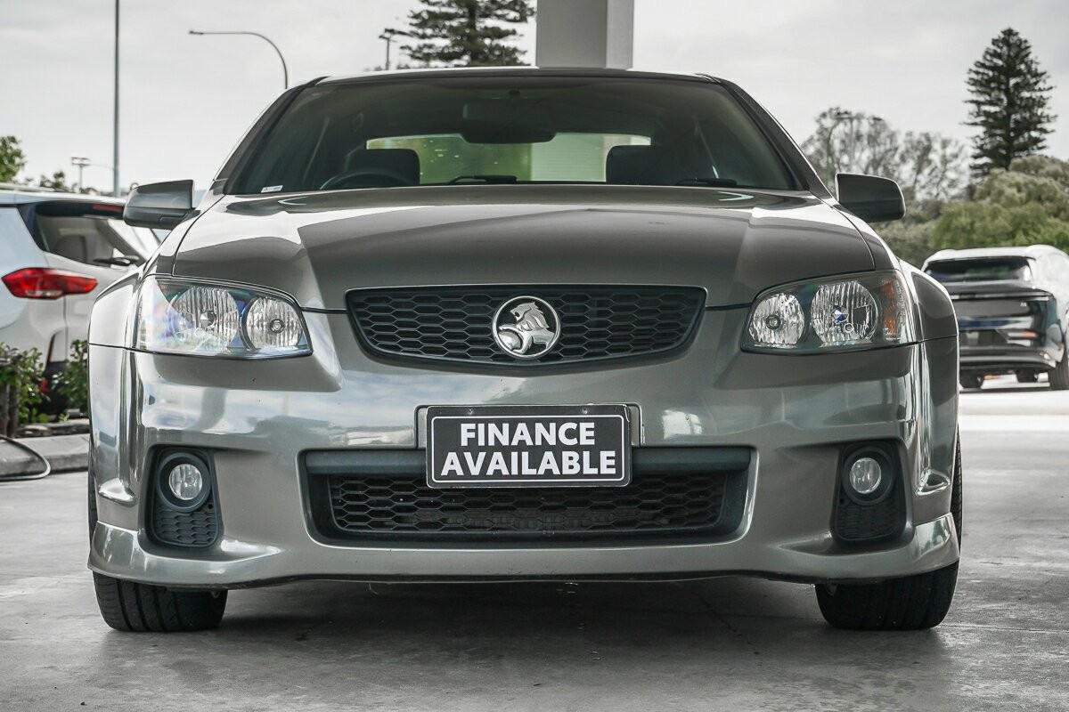 Holden Commodore image 3