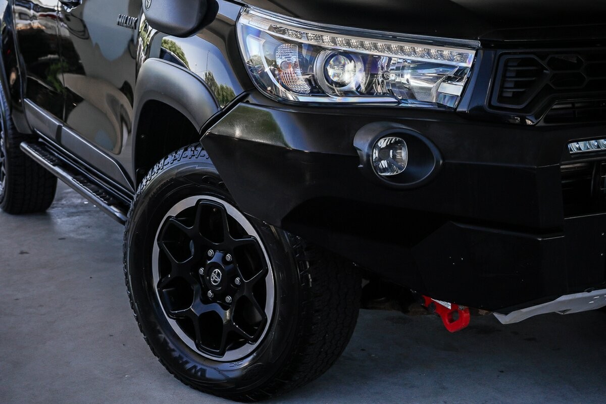 Toyota Hilux image 2