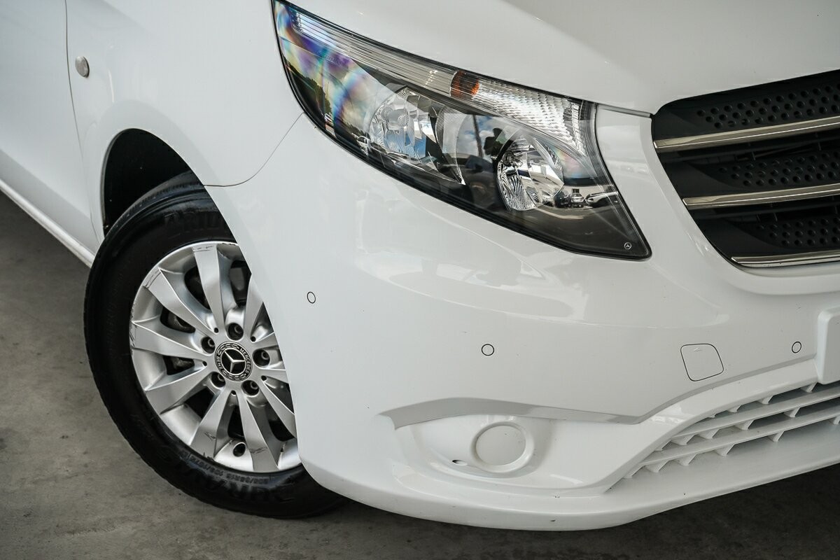 Mercedes Benz Valente image 2