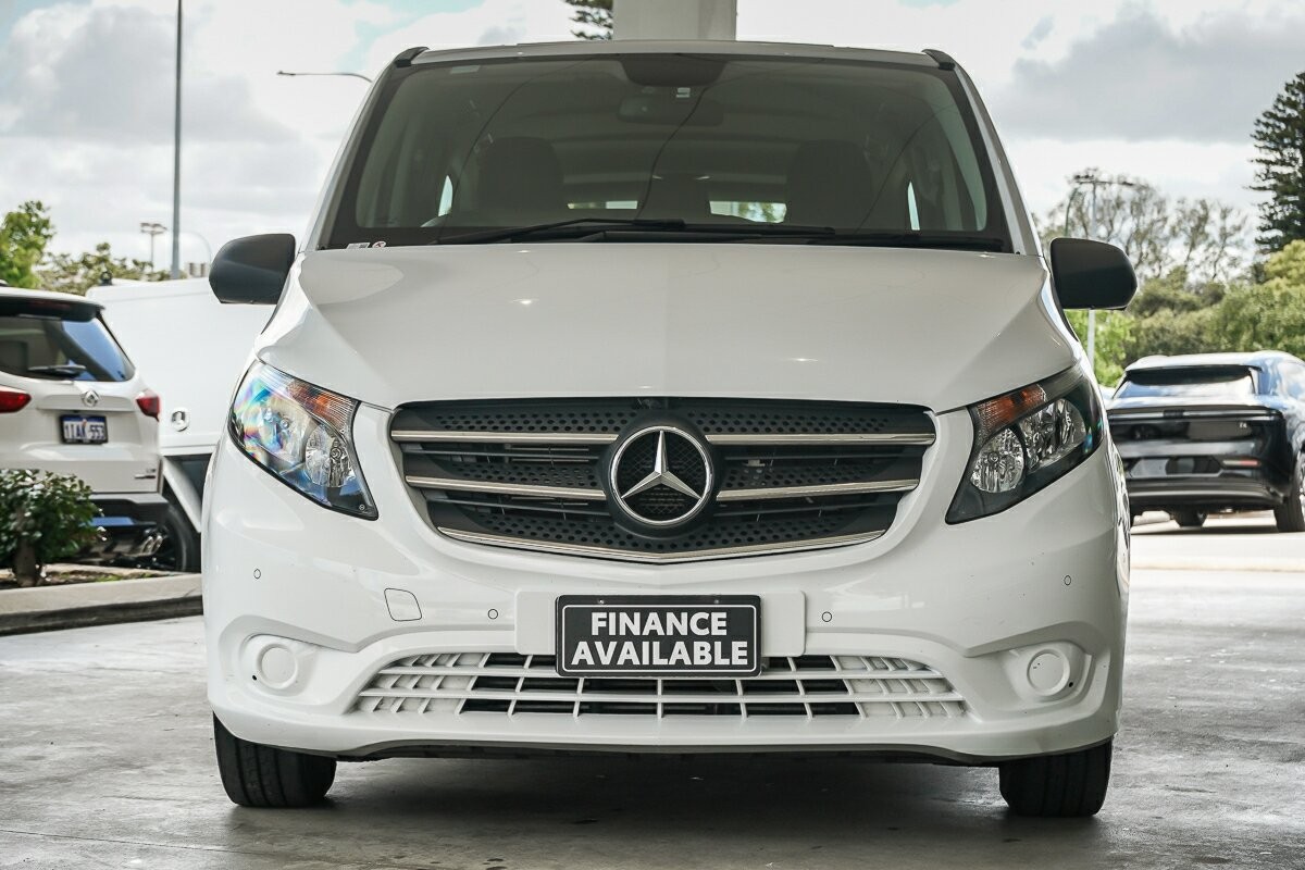 Mercedes Benz Valente image 3