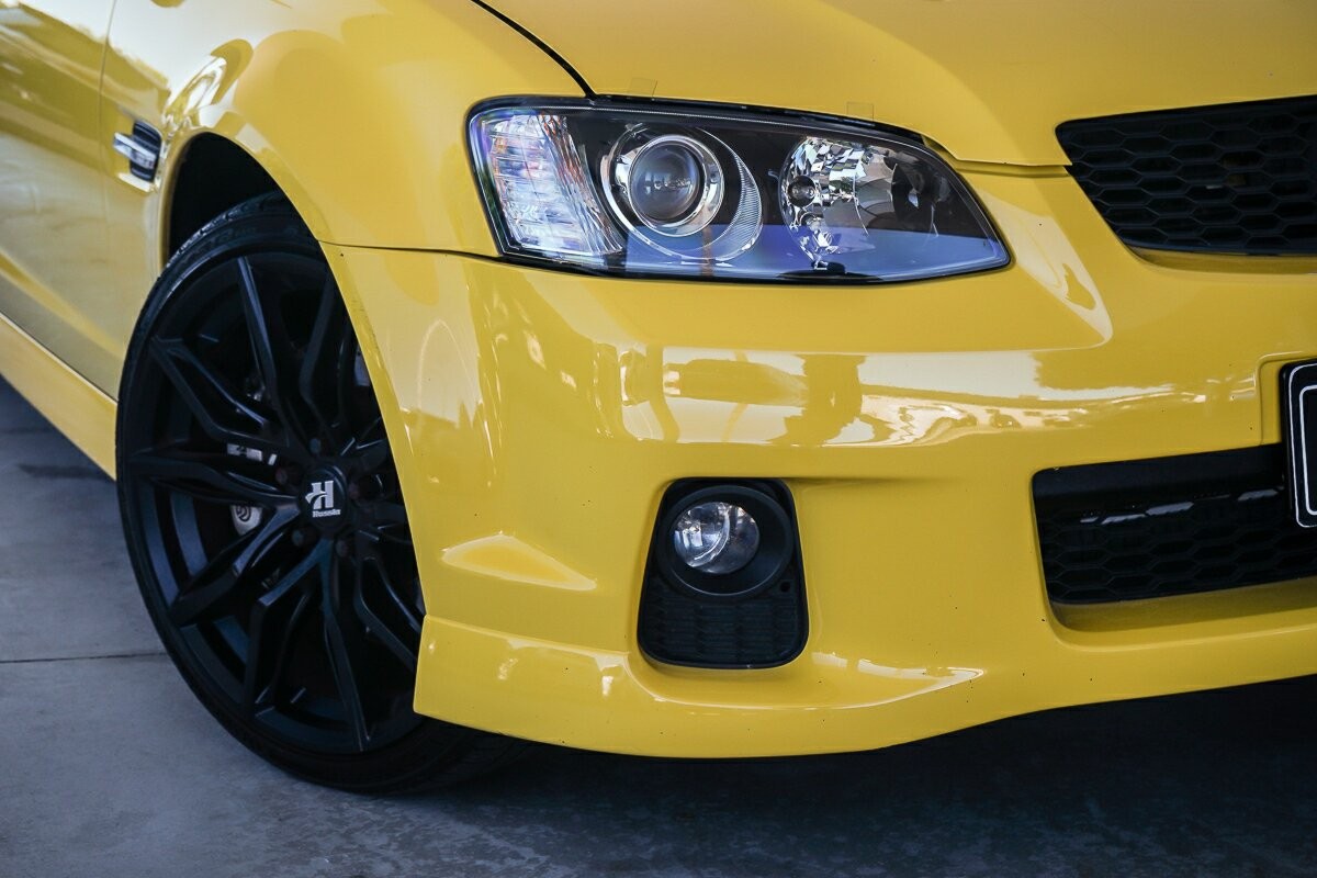 Holden Commodore image 2