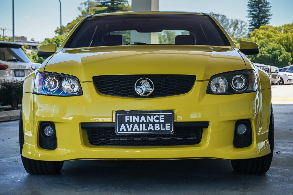 Holden Commodore image 3