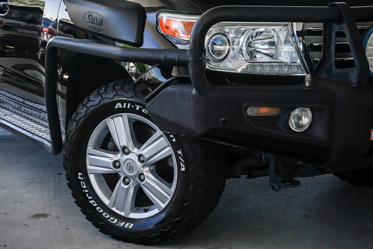 Toyota Landcruiser image 2
