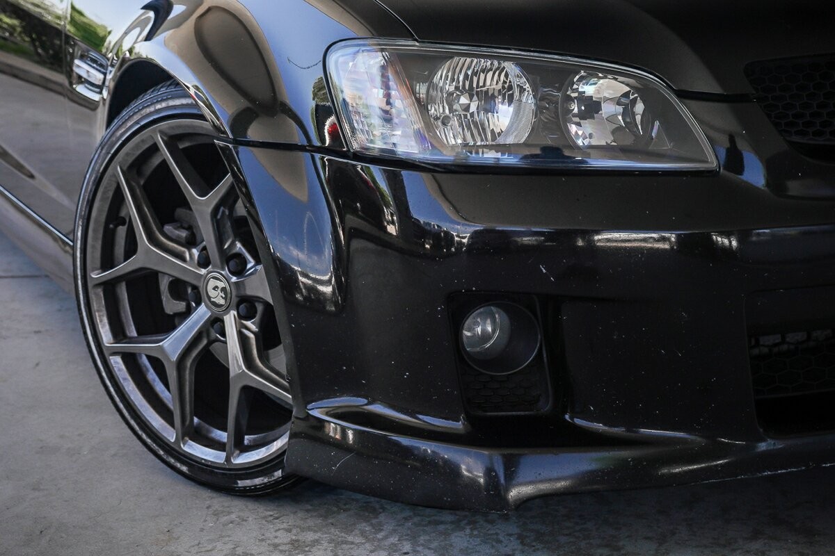 Holden Commodore image 2