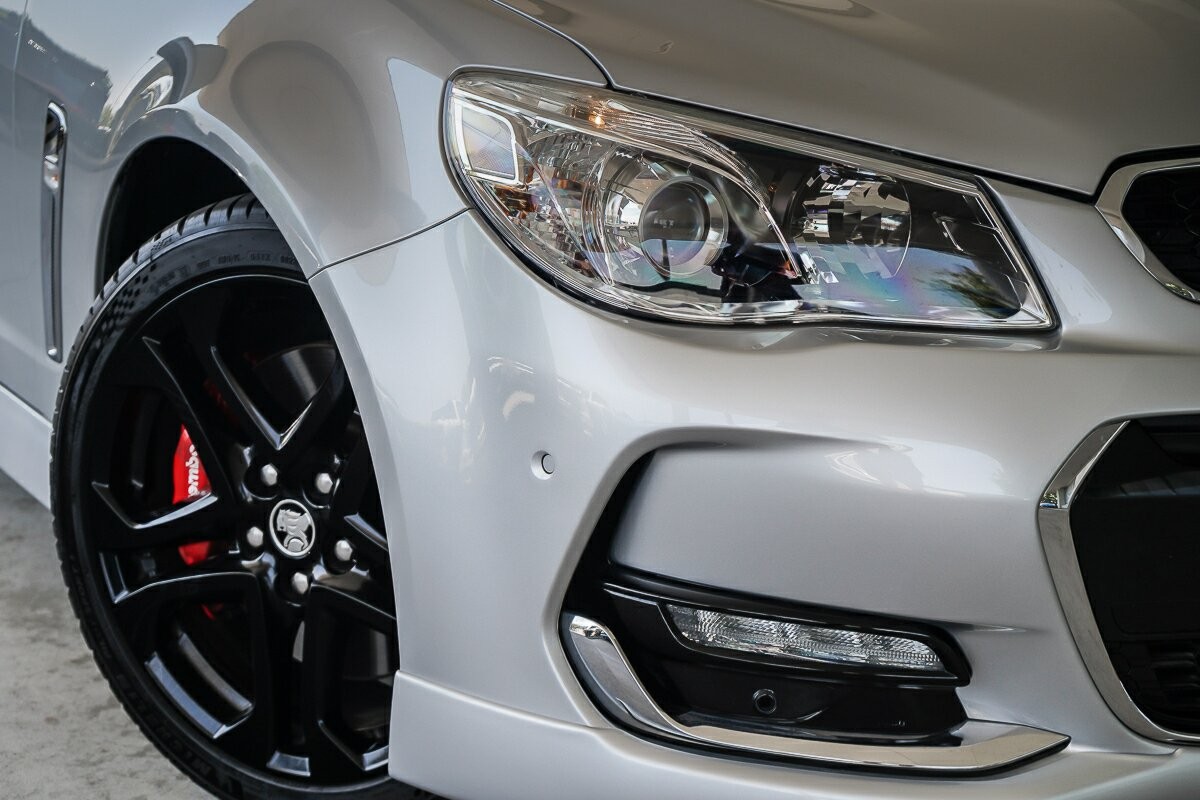 Holden Commodore image 2