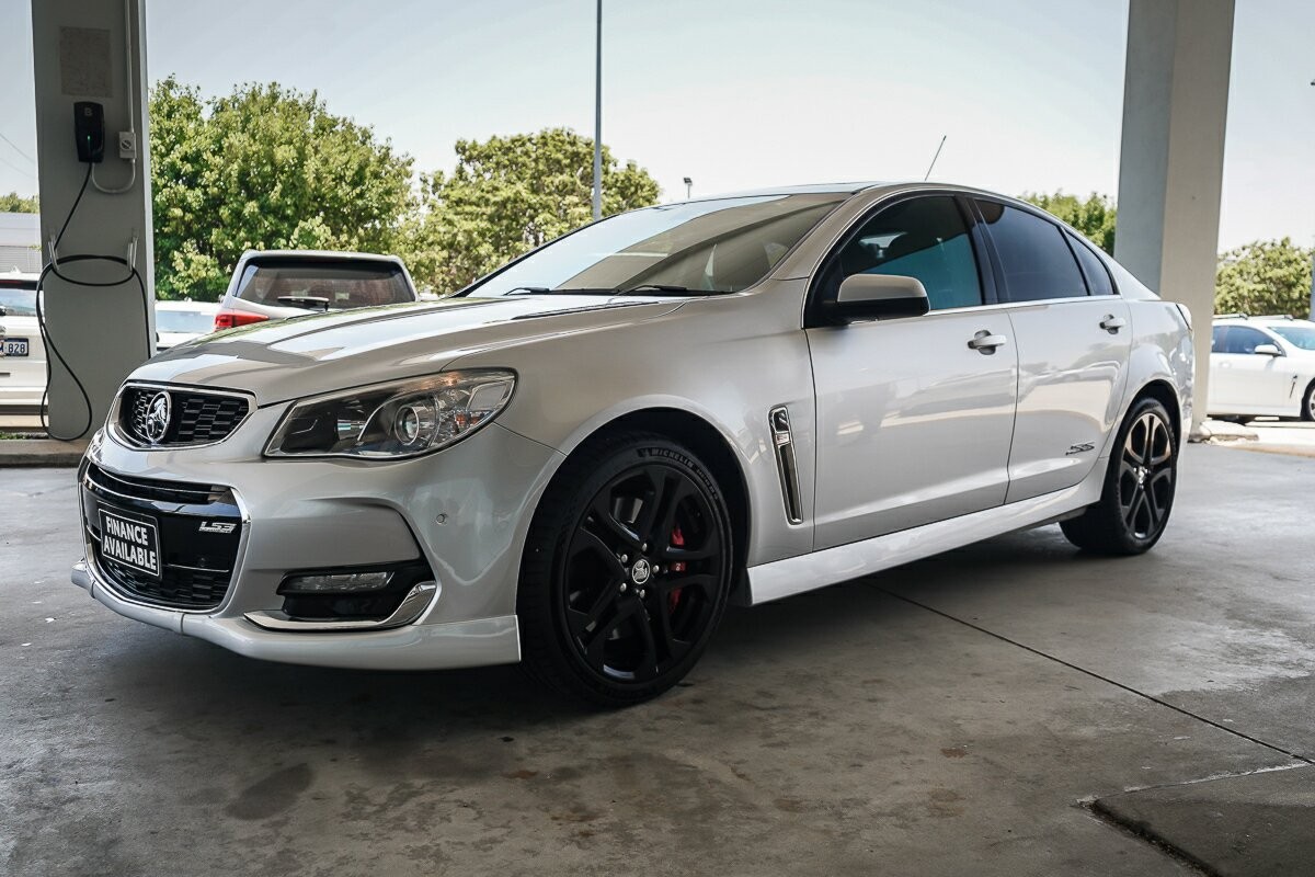 Holden Commodore image 3