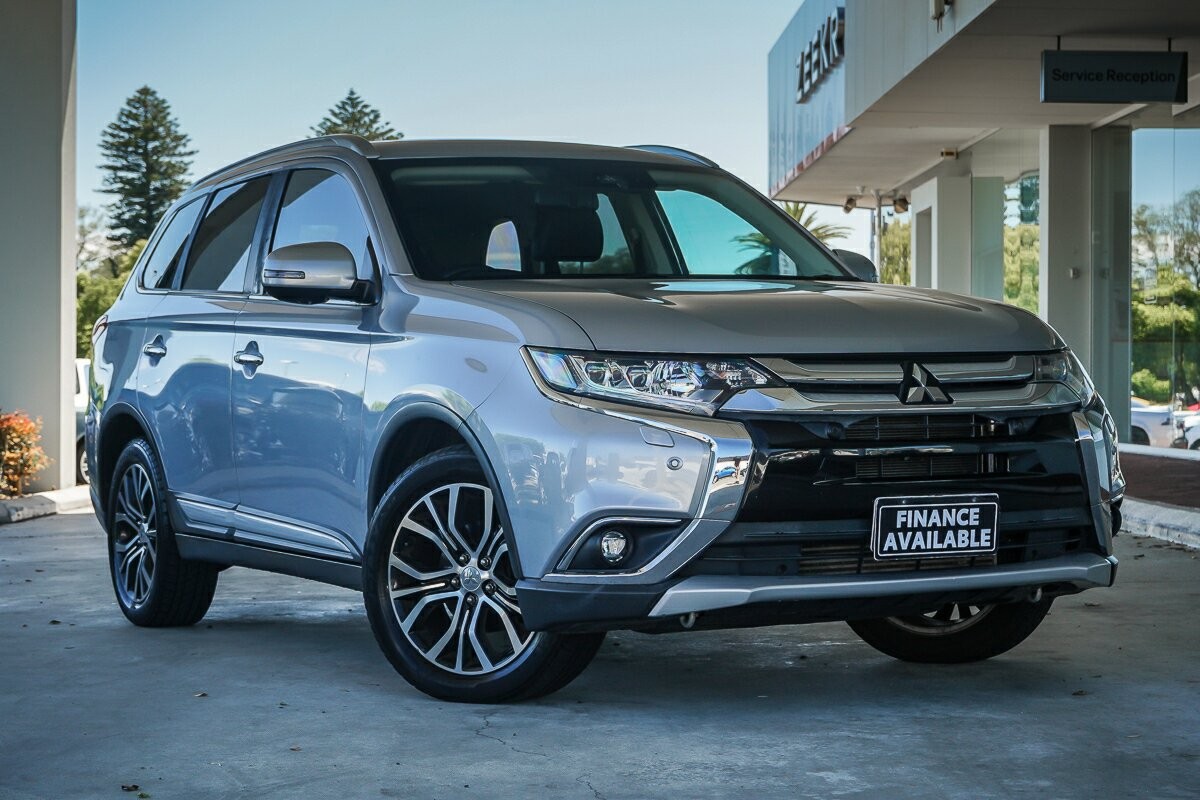 Mitsubishi Outlander image 1
