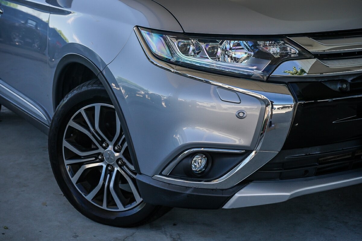 Mitsubishi Outlander image 2