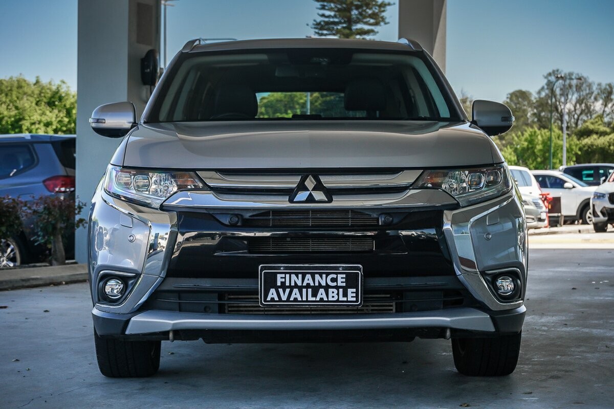 Mitsubishi Outlander image 3