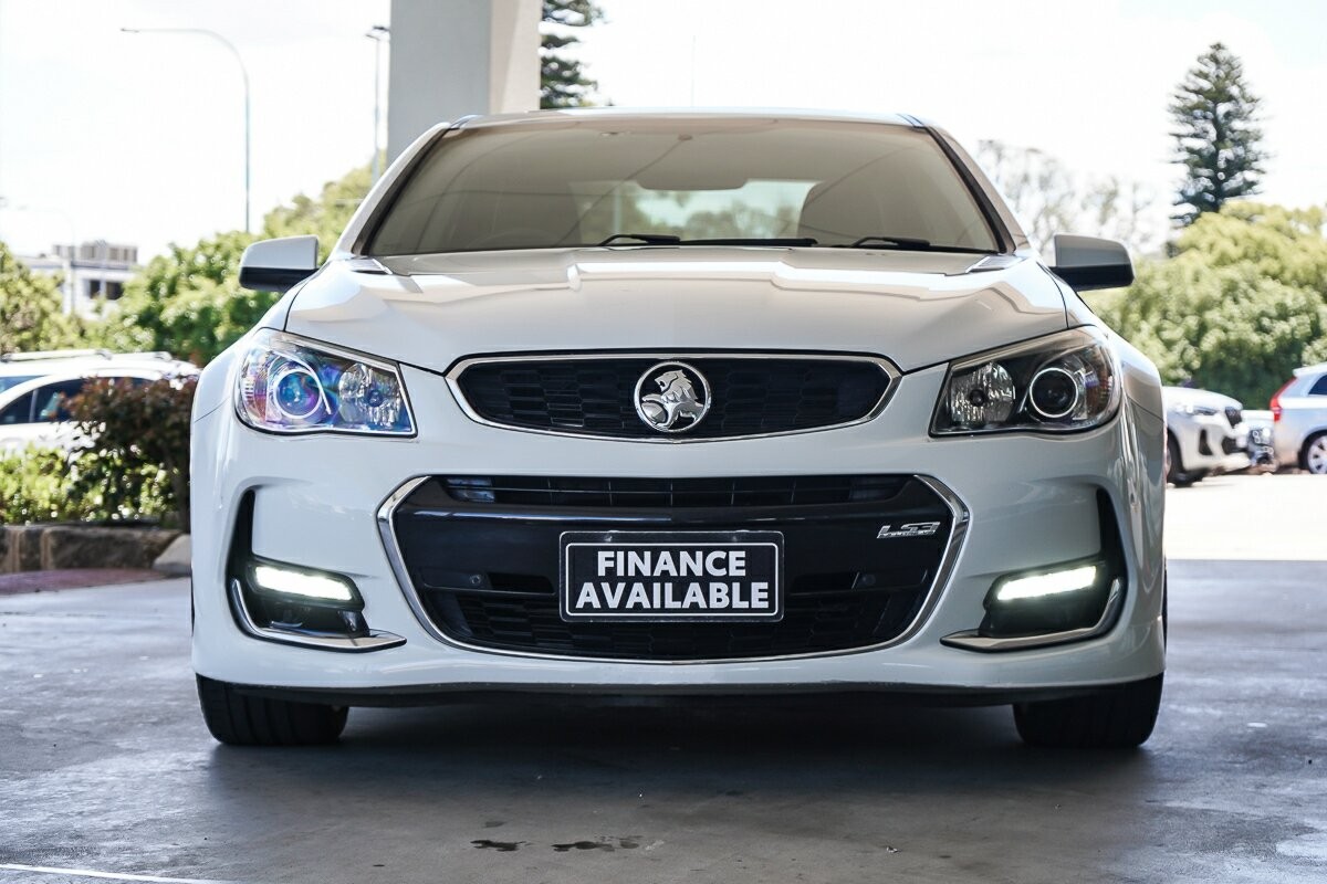 Holden Commodore image 3