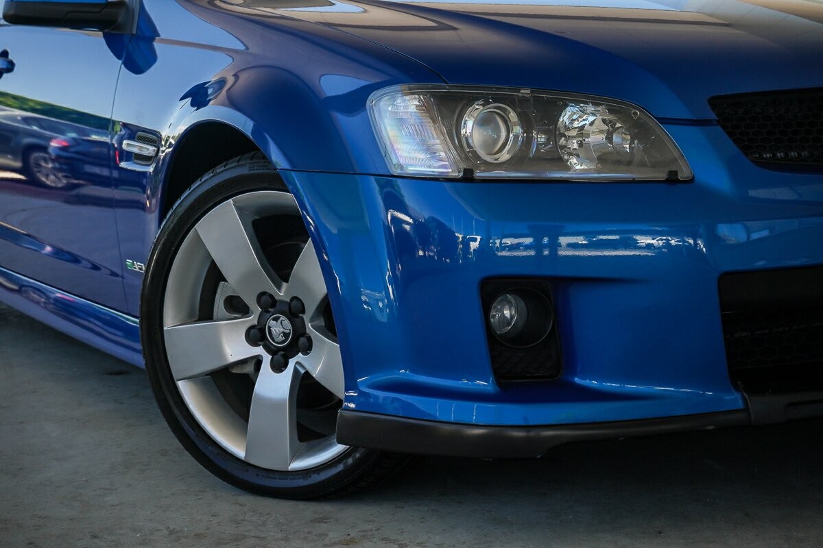 Holden Commodore image 2