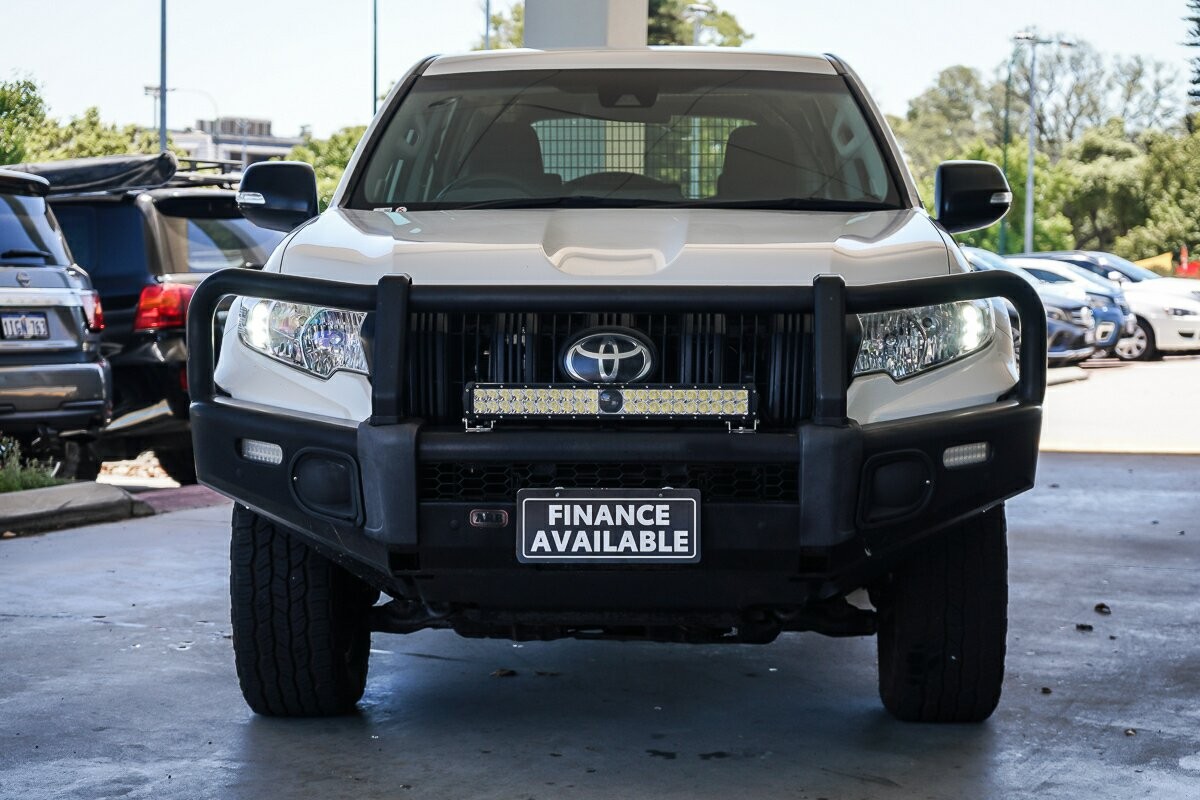 Toyota Landcruiser Prado image 2