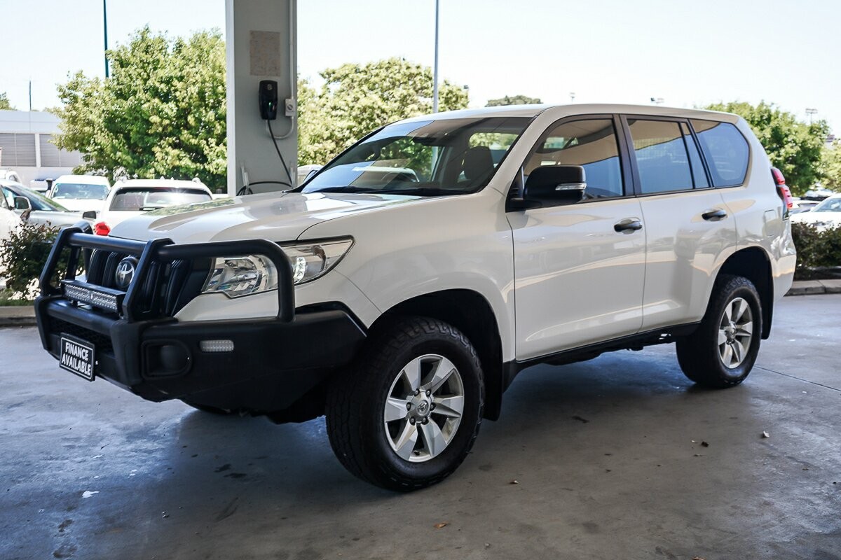 Toyota Landcruiser Prado image 3