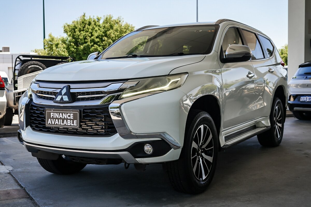 Mitsubishi Pajero Sport image 4