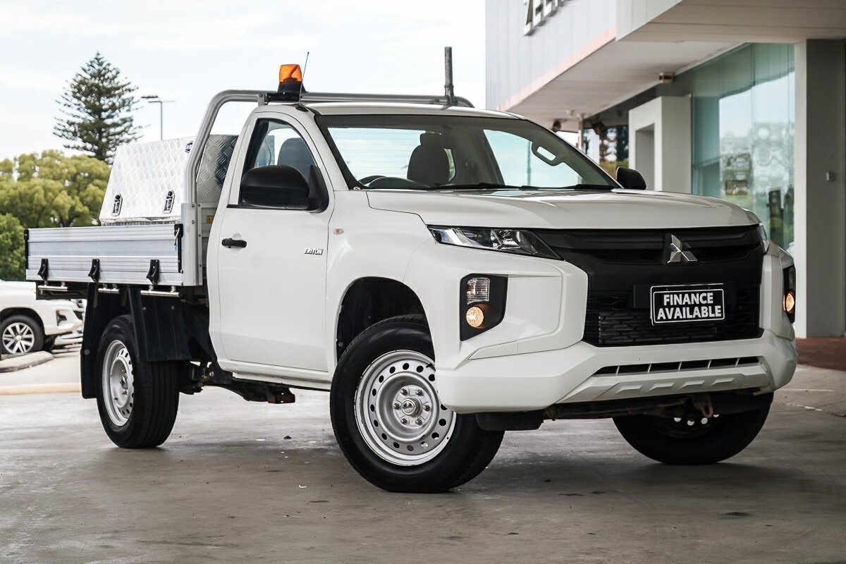 Mitsubishi Triton image 1
