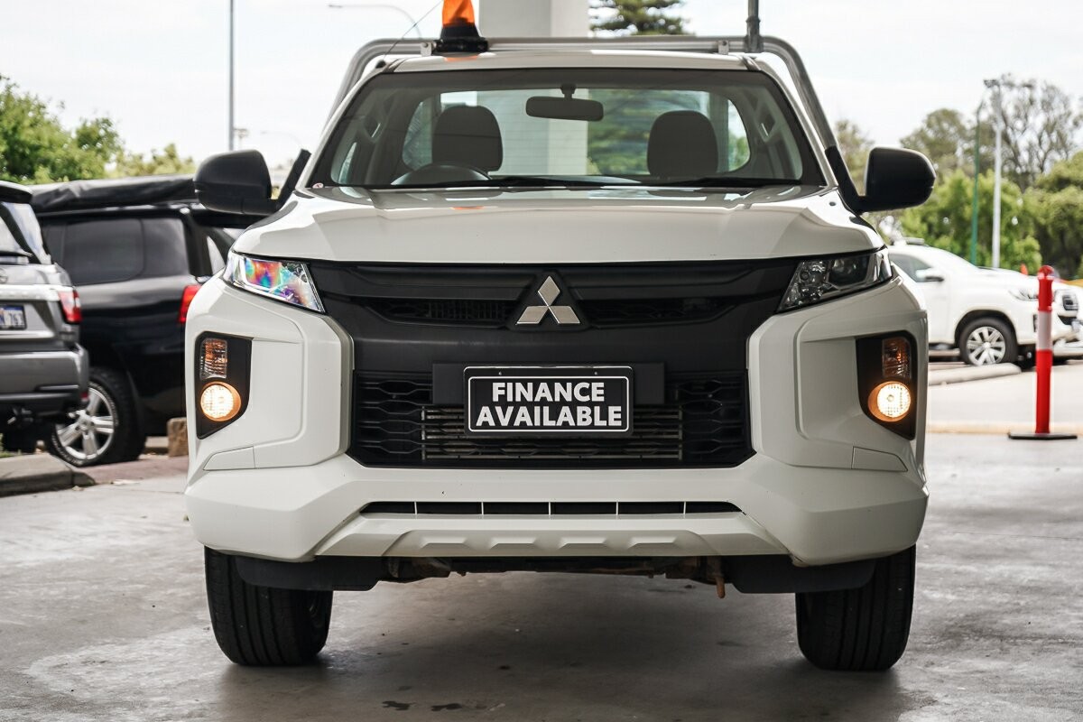 Mitsubishi Triton image 3