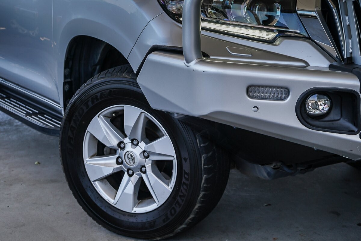 Toyota Landcruiser Prado image 2