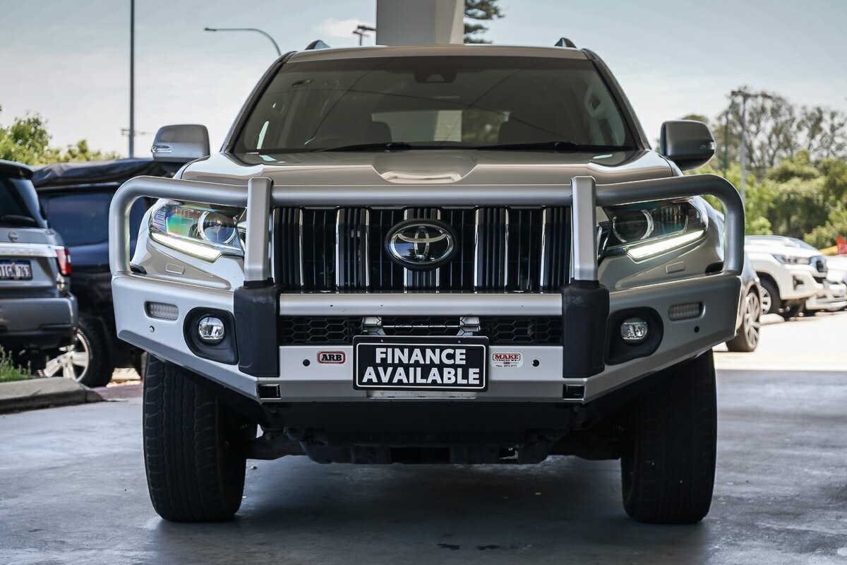 Toyota Landcruiser Prado image 3