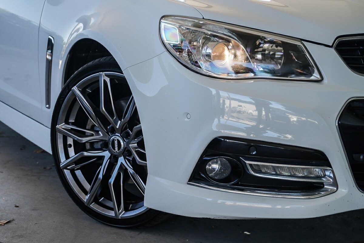 Holden Commodore image 2