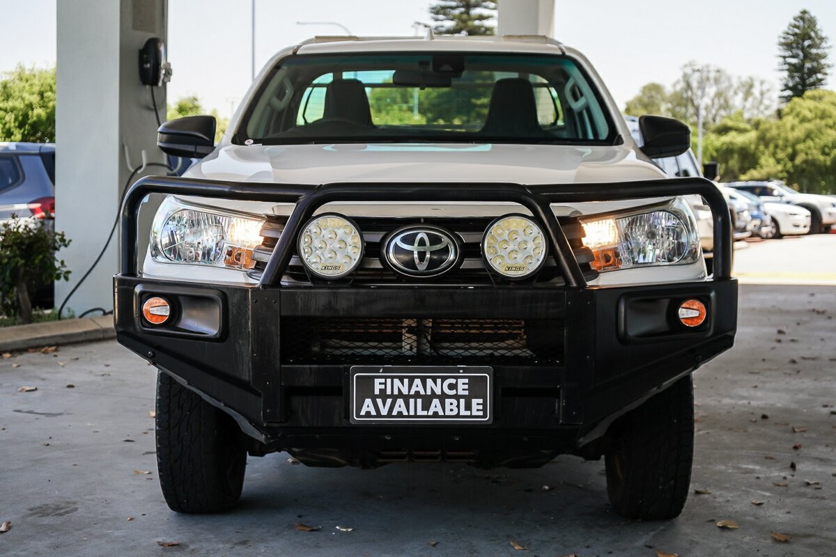 Toyota Hilux image 3