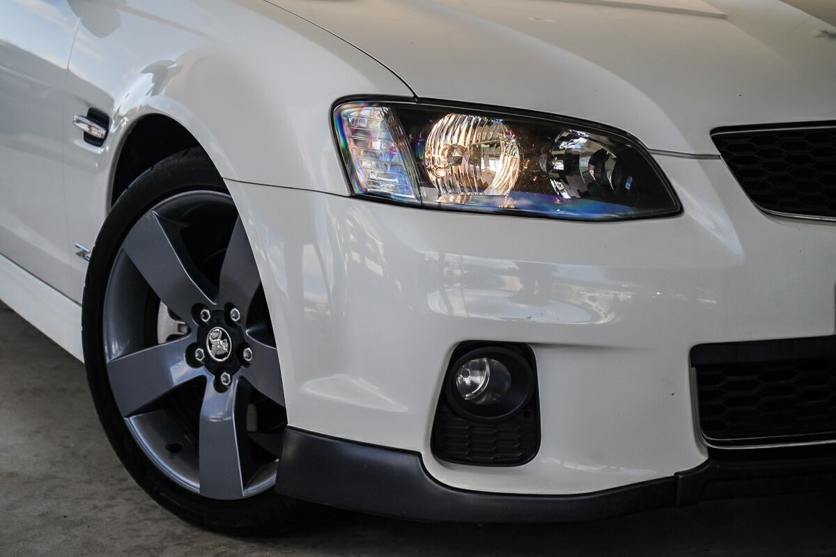 Holden Commodore image 2