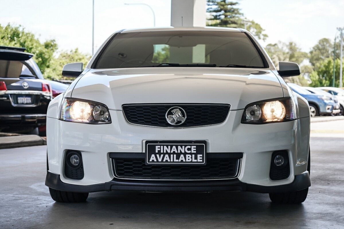 Holden Commodore image 3
