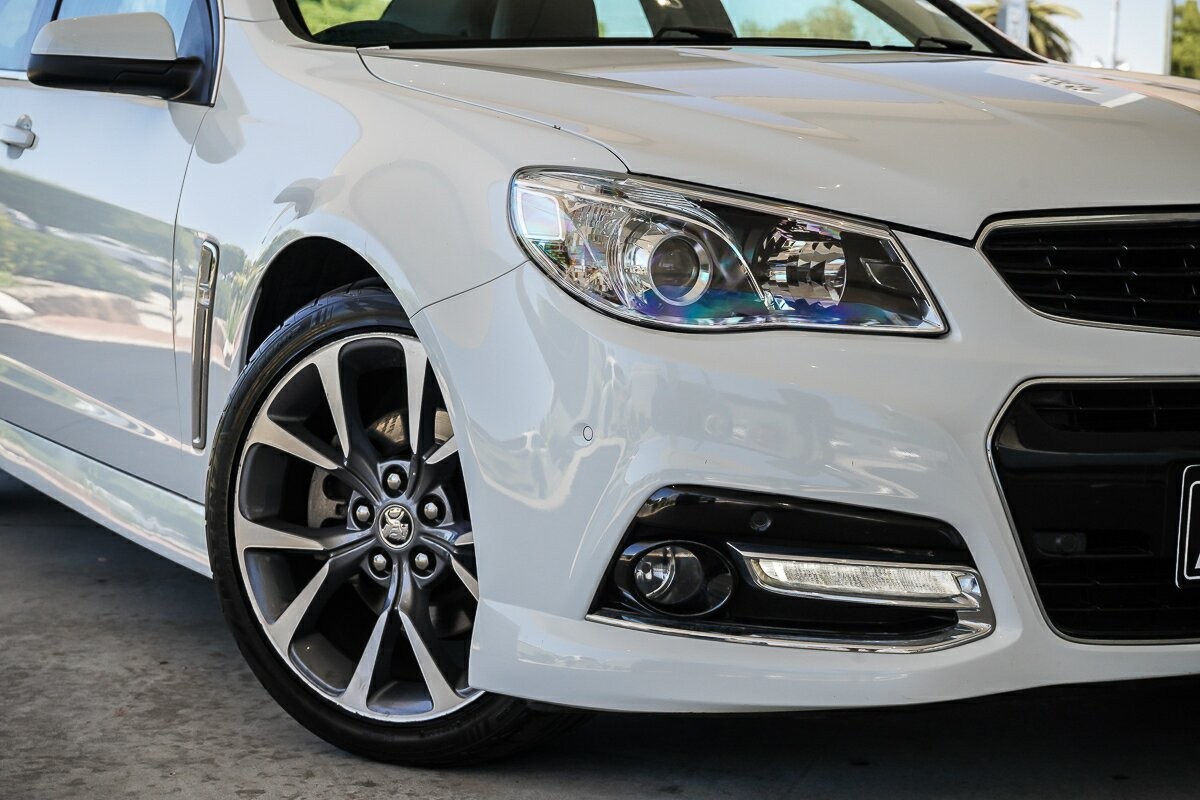 Holden Commodore image 2