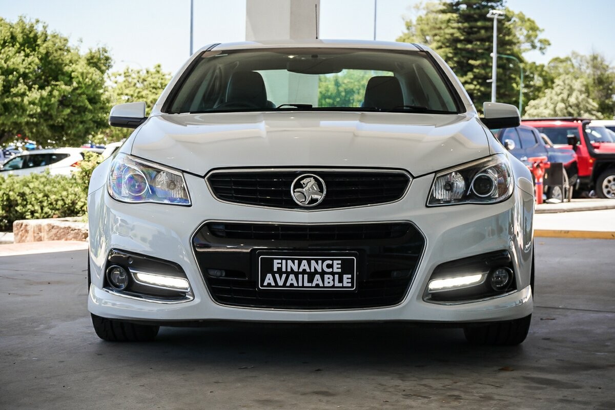Holden Commodore image 3