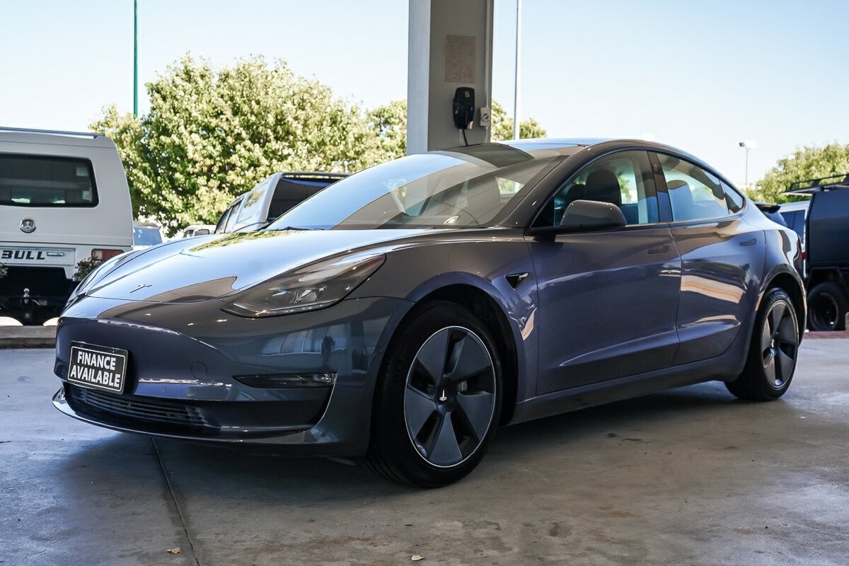 Tesla Model 3 image 4