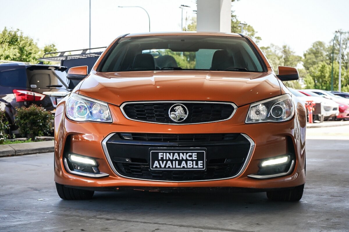 Holden Commodore image 3