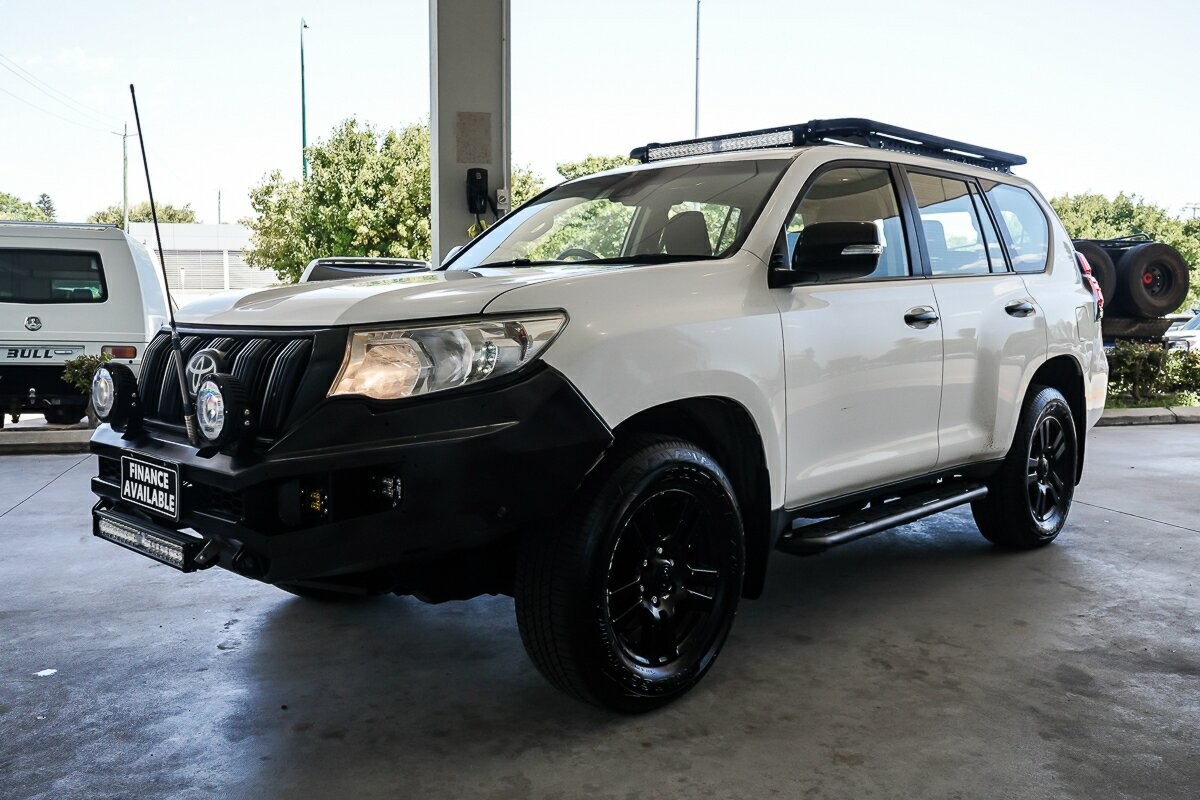 Toyota Landcruiser Prado image 4