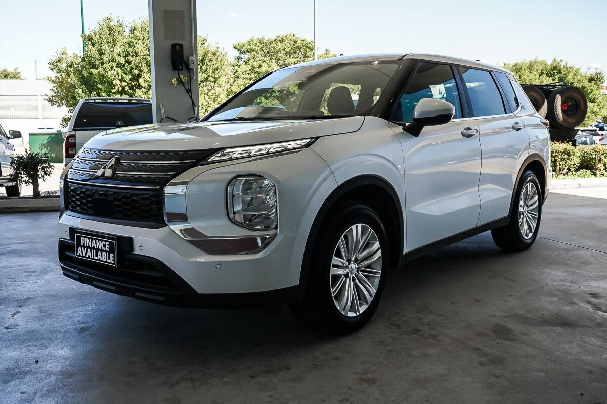 Mitsubishi Outlander image 4