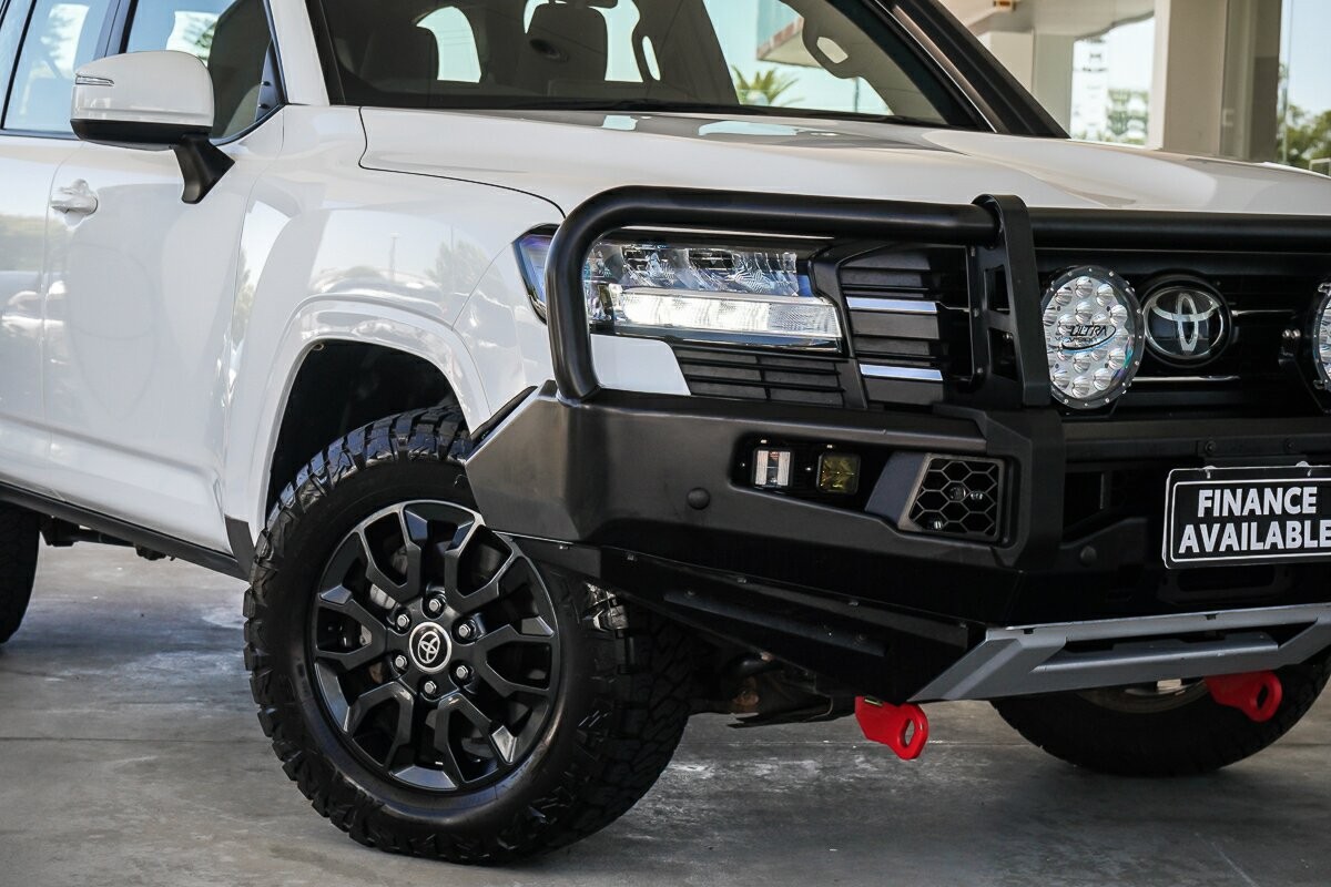 Toyota Landcruiser image 2