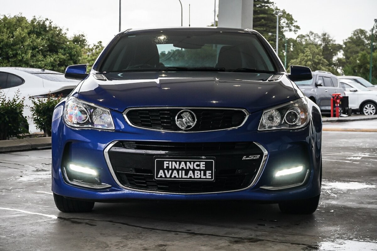 Holden Commodore image 3