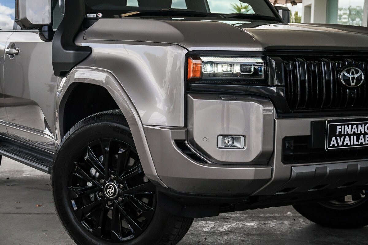 Toyota Landcruiser Prado image 2