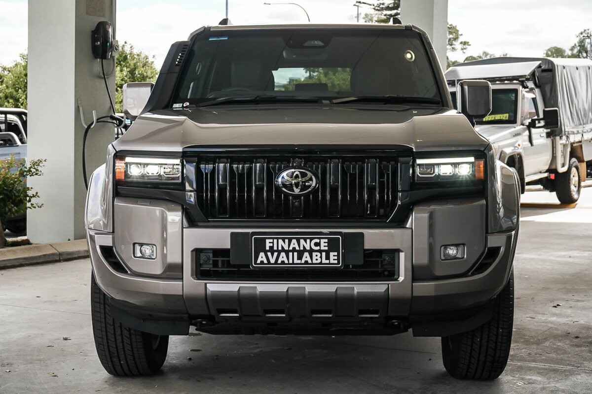 Toyota Landcruiser Prado image 3