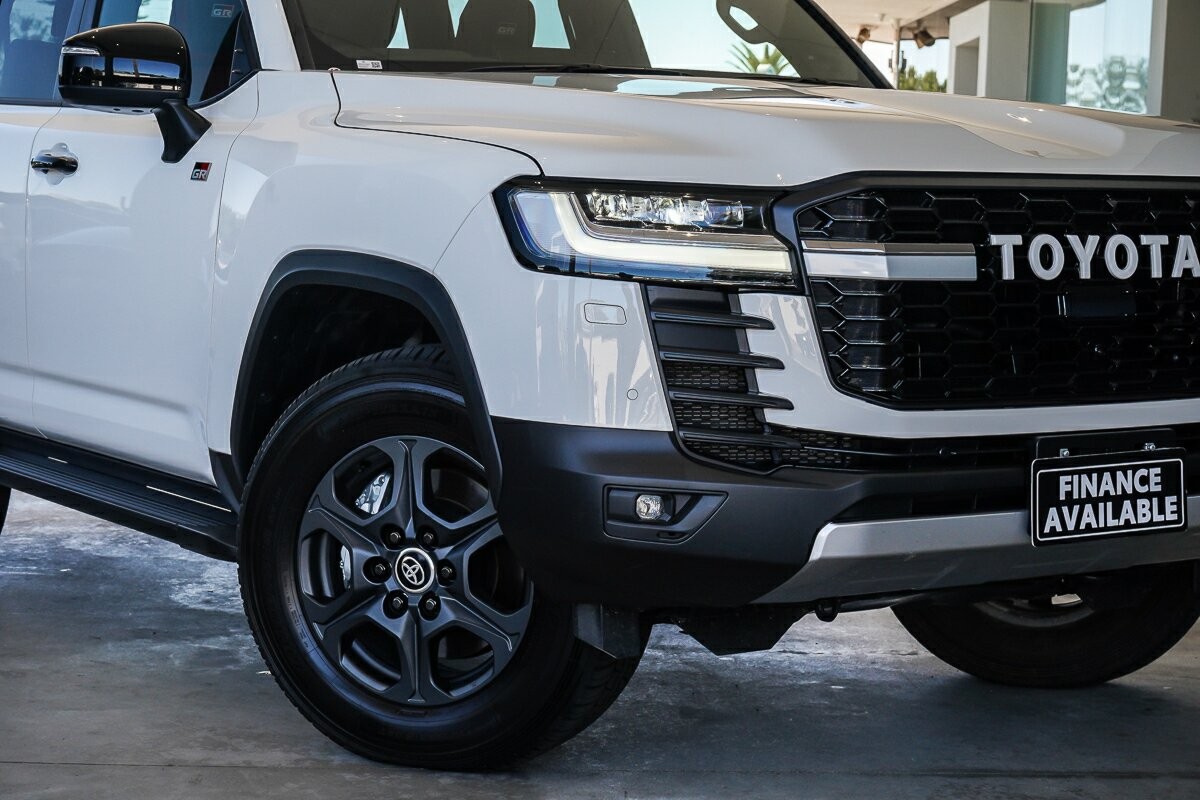 Toyota Landcruiser image 2