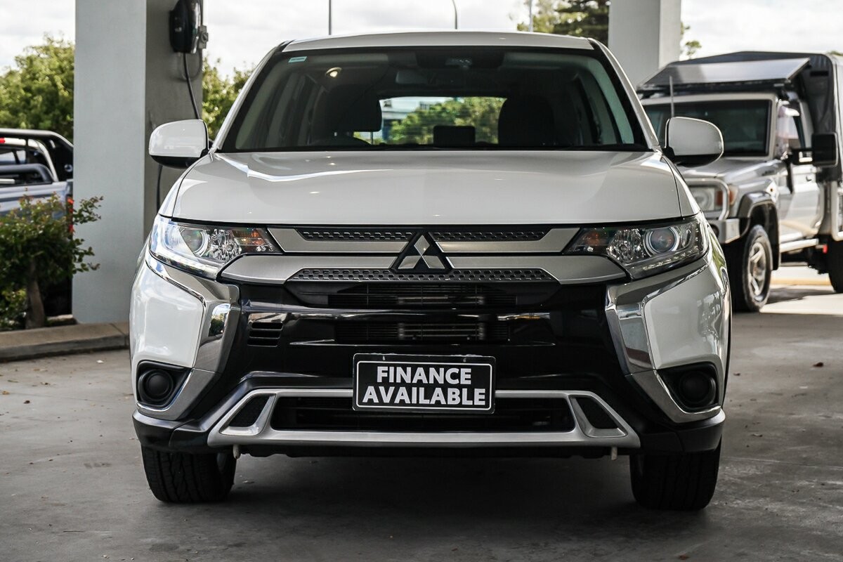 Mitsubishi Outlander image 3