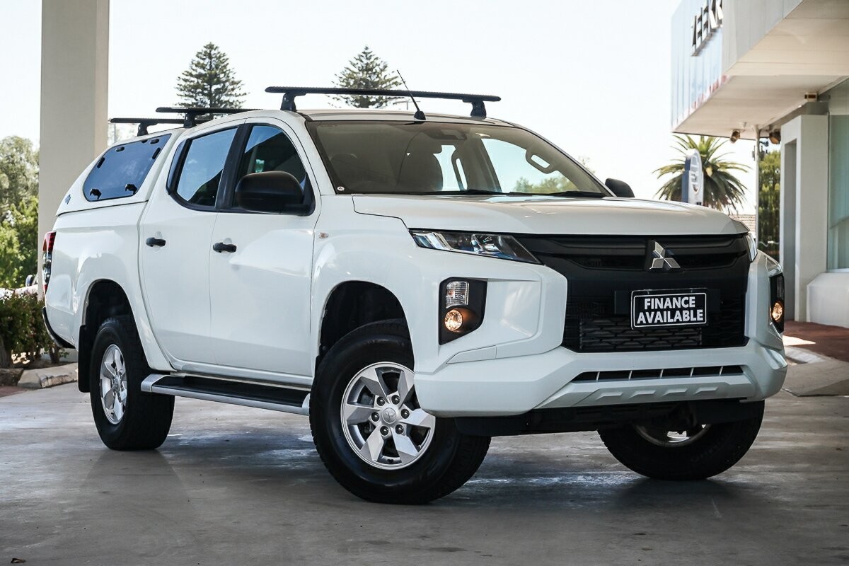 Mitsubishi Triton image 1