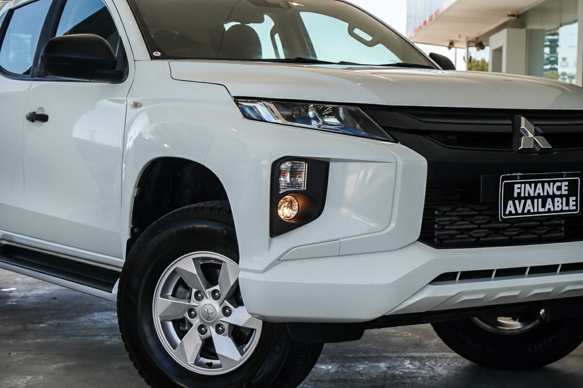 Mitsubishi Triton image 2