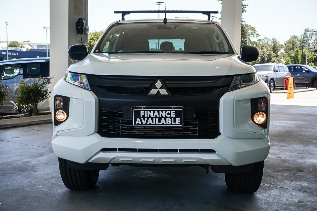 Mitsubishi Triton image 3