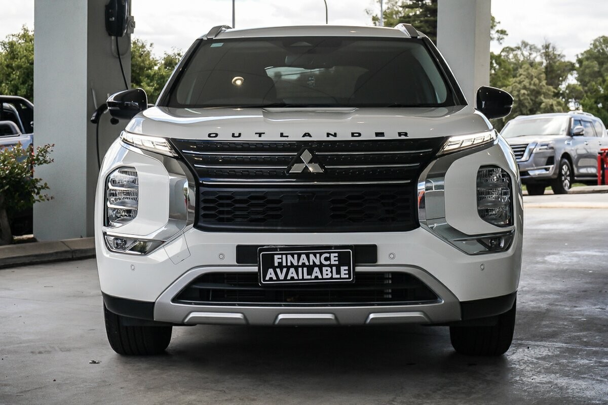 Mitsubishi Outlander image 3