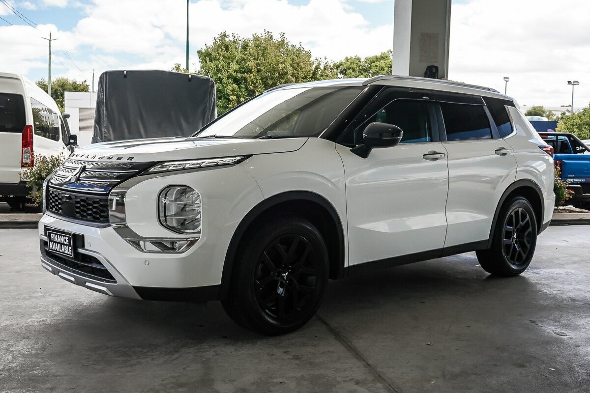 Mitsubishi Outlander image 4