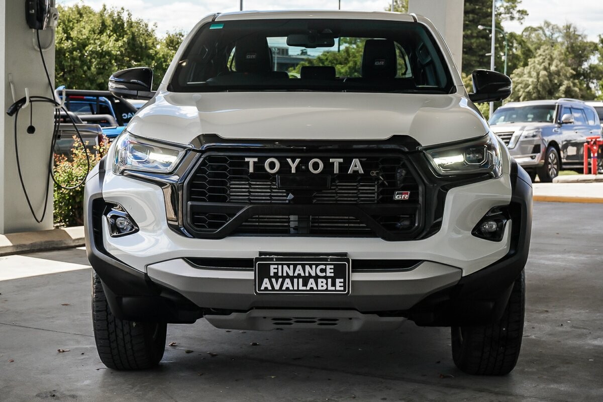 Toyota Hilux image 3