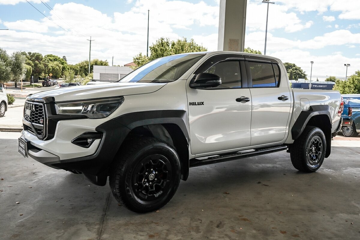 Toyota Hilux image 4