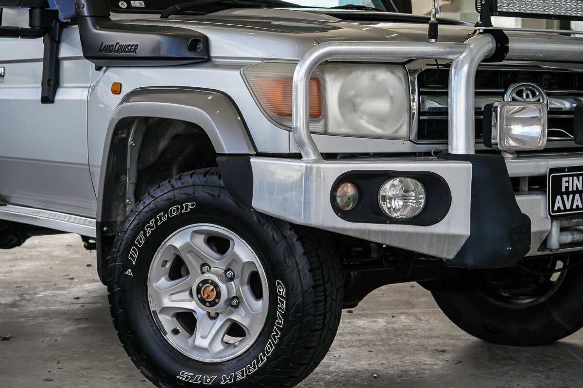 Toyota Landcruiser image 2