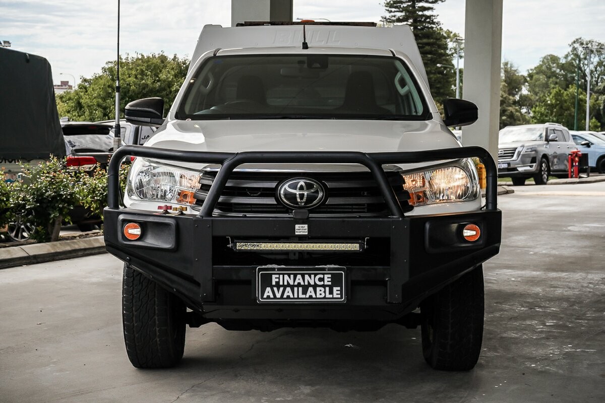 Toyota Hilux image 3