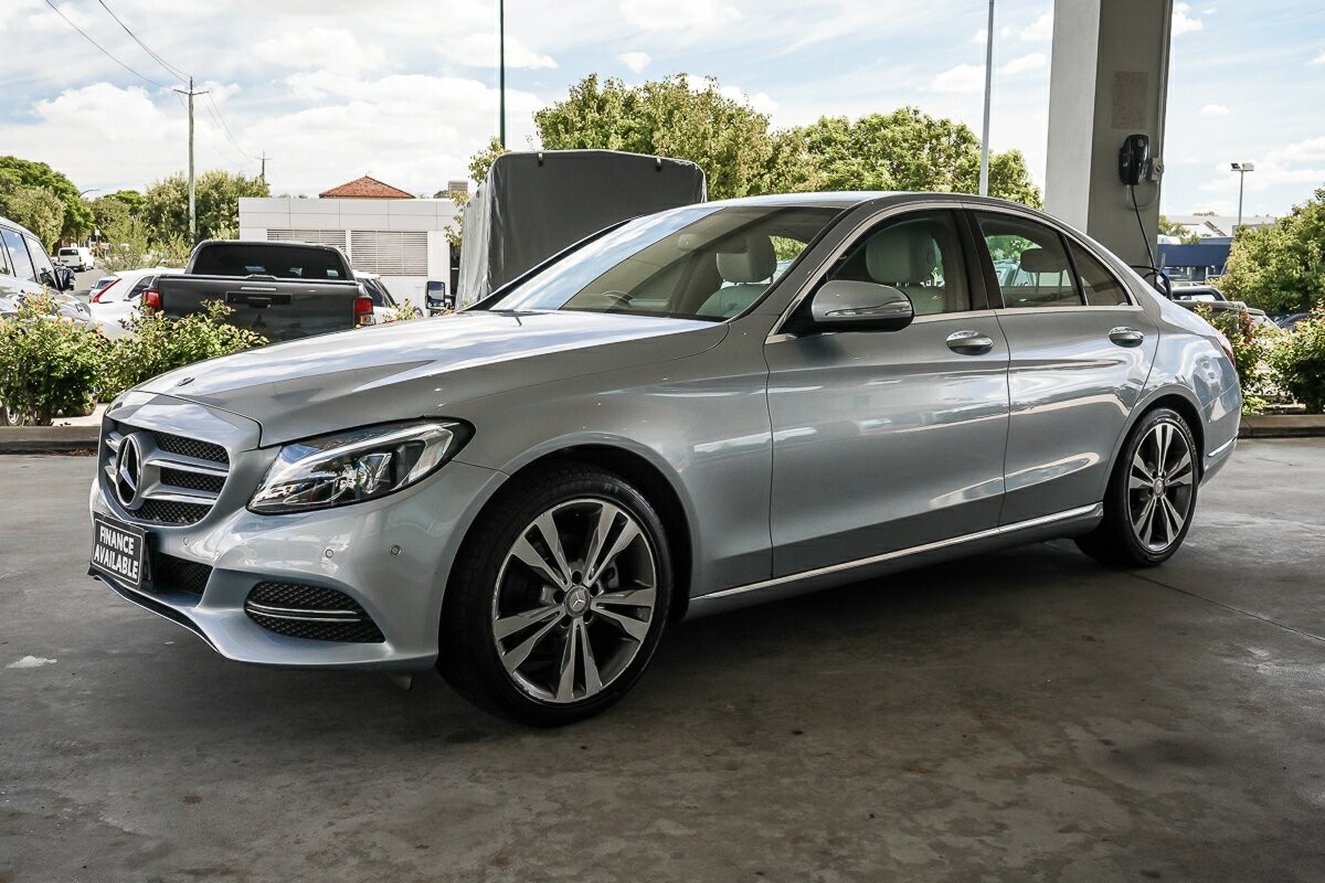Mercedes Benz C-class image 4