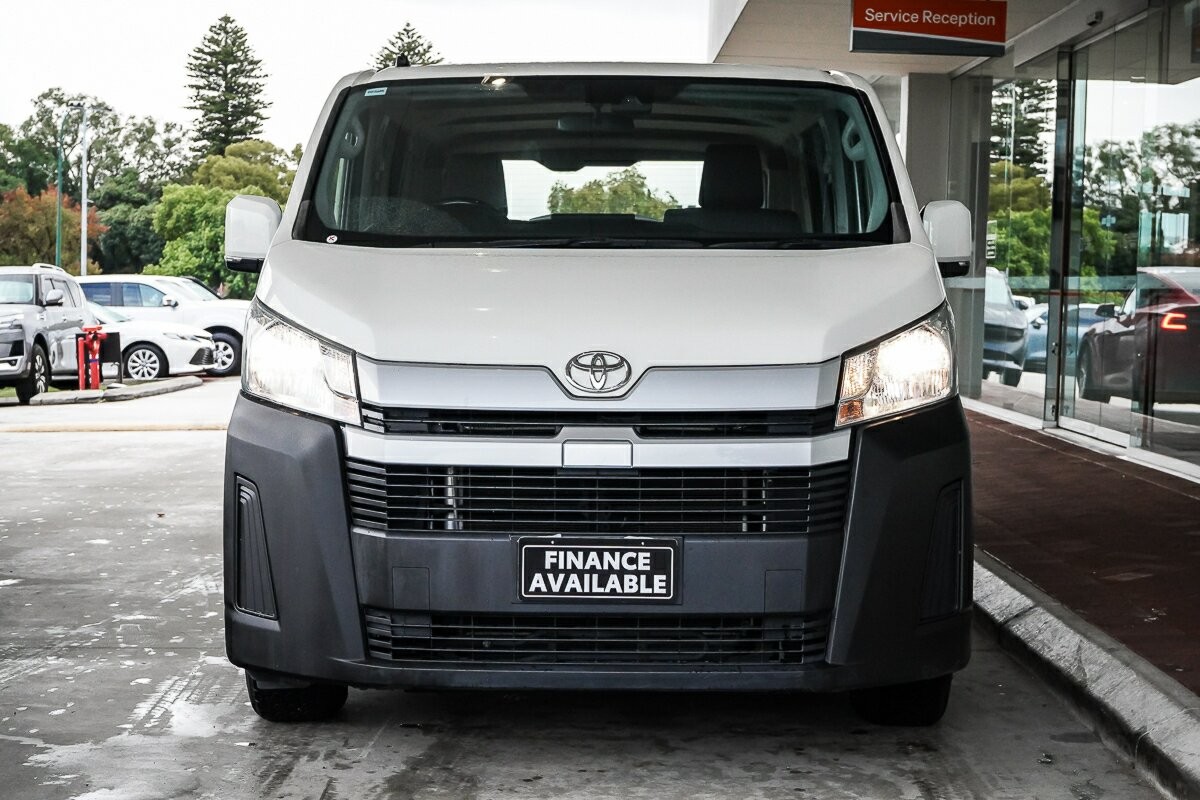 Toyota Hiace image 3