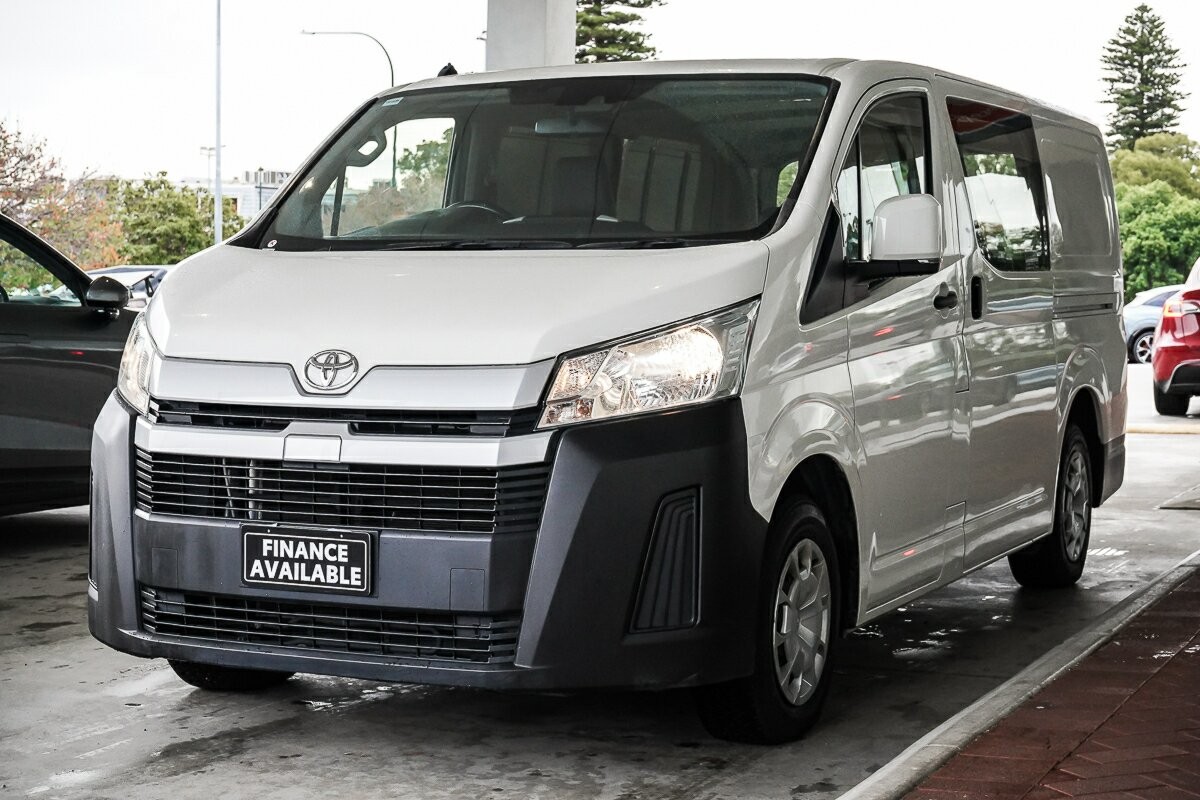Toyota Hiace image 4